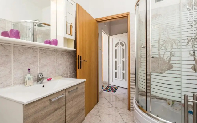 Beautiful Home in Matulji With Wifi and 2 Bedrooms