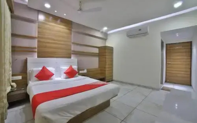 Hotel Milan Food Court by OYO Rooms