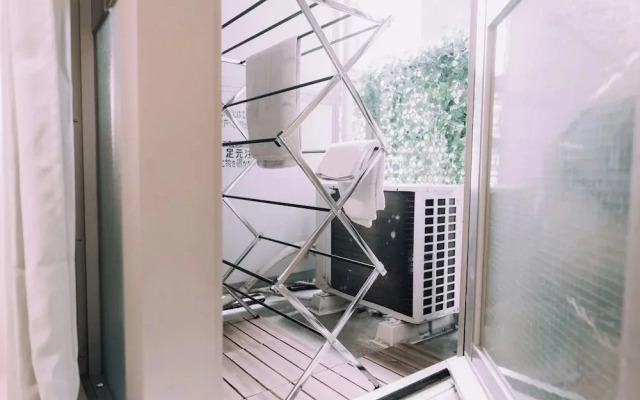 Minimalist Loft 605