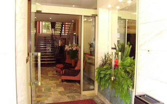 Hotel Busby вид на фасад