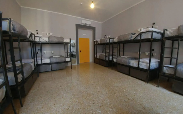 NeapolitanTrips Hostel and Bar