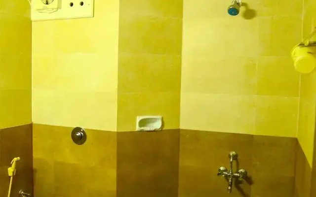 Iroomz Hotel Pawan