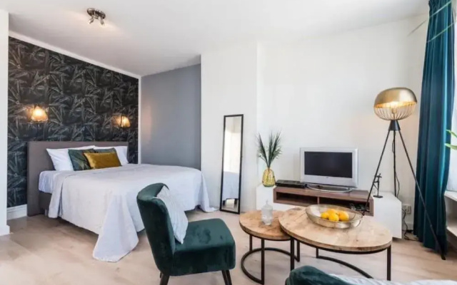 Boutique Canal House Suites