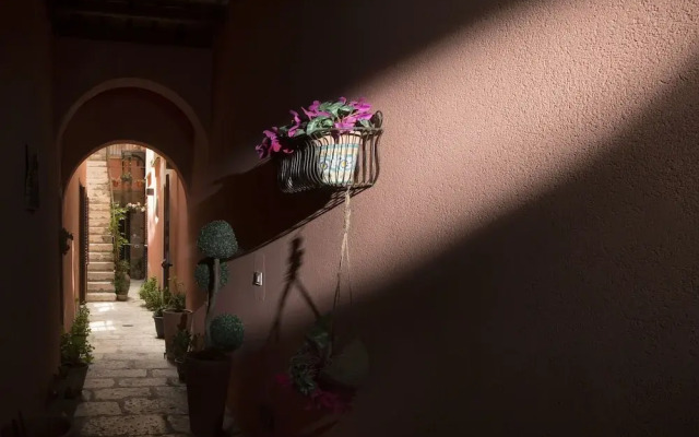 the flowered courtyard srl