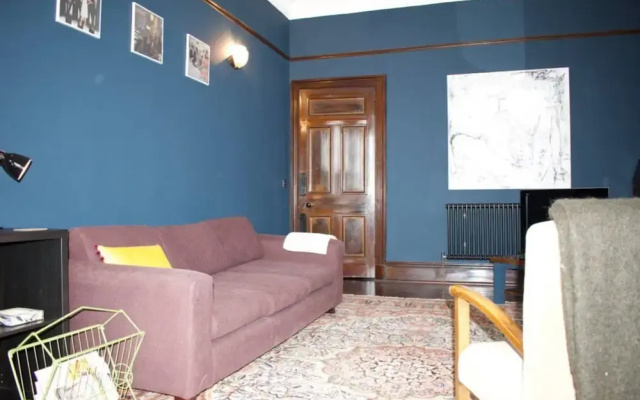 Bright & Spacious One Bedroom Flat Near Leith