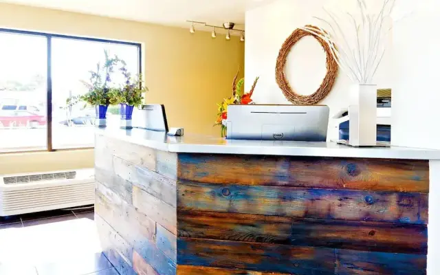 Blue Lakes Inn & Extended Stay