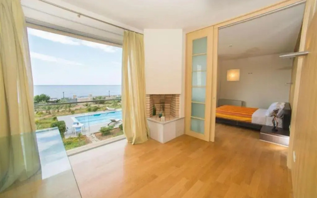 Luxury Villa Beachfront 5 Bedrooms 10-12 Persons