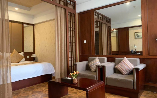 Linjiang Hotel