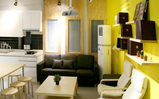Отель Seoul Dalbit Dongdaemun Guesthouse комната для гостей