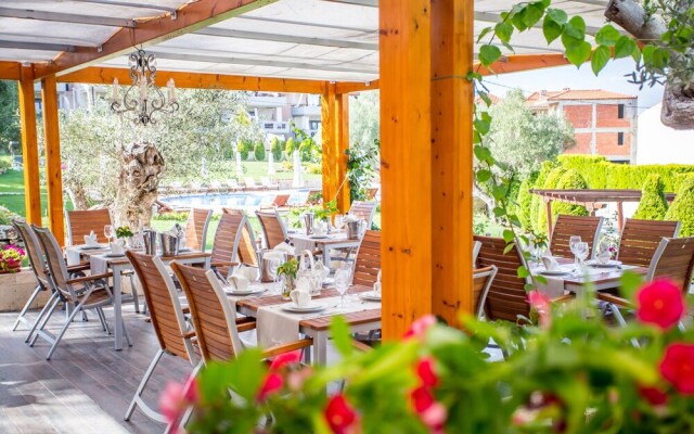 Отель Kassandra Village Resort Греция, Пефкохори - отзывы, цены и фото номеров - забронировать отель Kassandra Village Resort онлайн вид на фасад