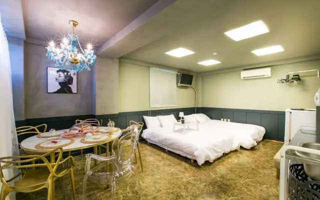 Atelier Guest House