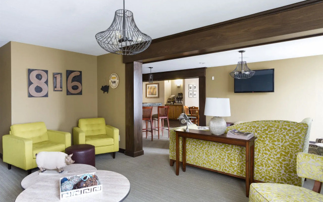 Hotel Westport Kansas City, Tapestry Collection by Hilton