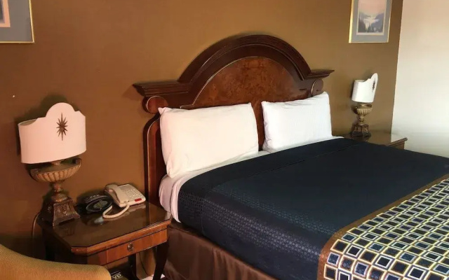 Villa West Inn