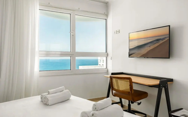 Full Sea View on The Beach With Balcony