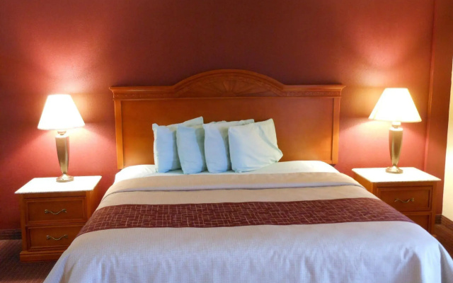 Red Roof Inn & Suites Pigeon Forge - Parkway
