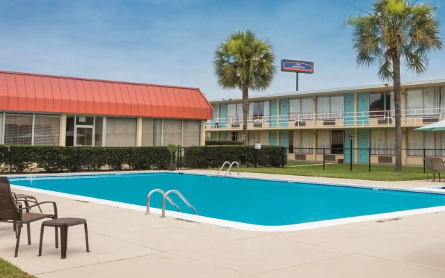 Howard Johnson Bainbridge South