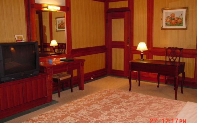 Loveshu Business Motel(長榮興商務汽車旅館（新化館）)