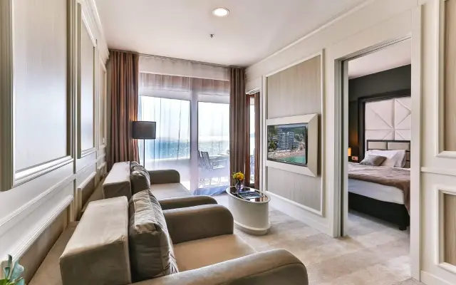 Royalis Suites Rafailovici - Beachfront Sea View Apartments