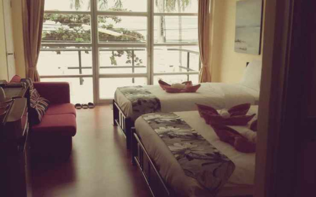 Zone 6 Co-working Beach Apartment