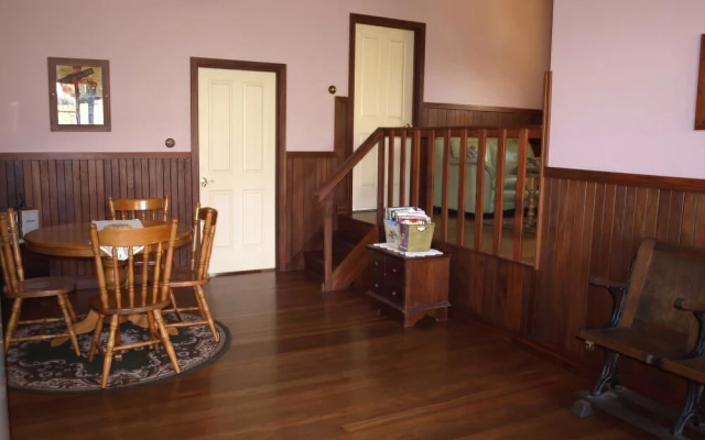 Pemberton Old Picture Theatre Holiday Apartments