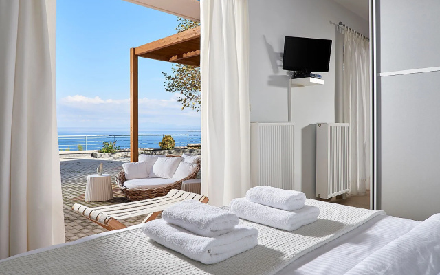 Xenia Residence & Suites