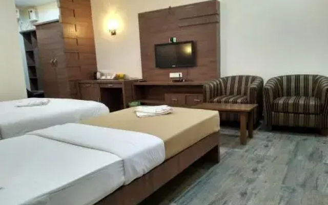 Hotel Holiday Palace By OYO Rooms