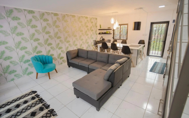Lovely 2-bedroom duplex with pool