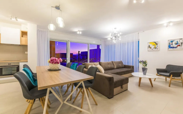Luxurious Villa in Kaštel Gomilica with Pool