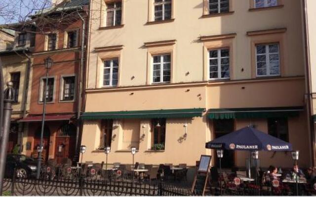 Отель Momotown B&b Краков вид на фасад