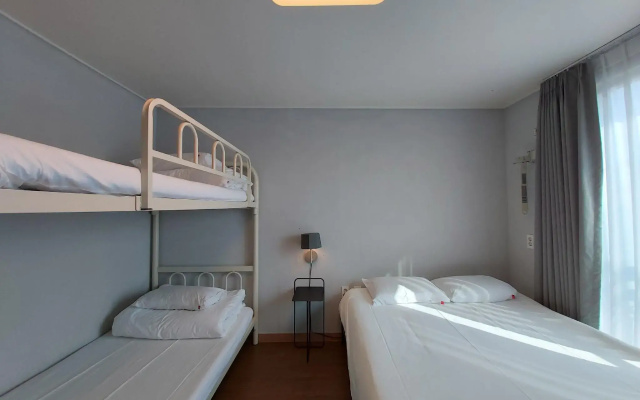 Bed Radio Dongmoon - Hostel
