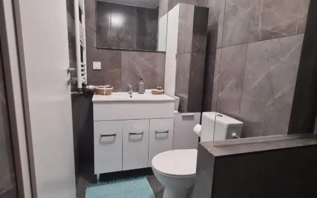 Christopher Apartment
