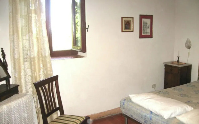 Farmhouse in Castelfranco Piandisco With Garden