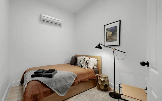 Your home on Smith St Collingwood (With Parking)