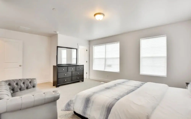 South Salt Lake Townhome - Family Friendly!