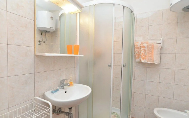 Apartment 522