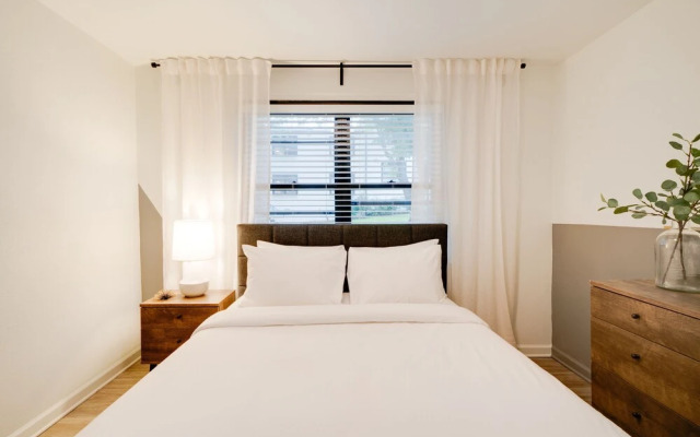 Contemporary Condo Minutes To Downtown Gulch