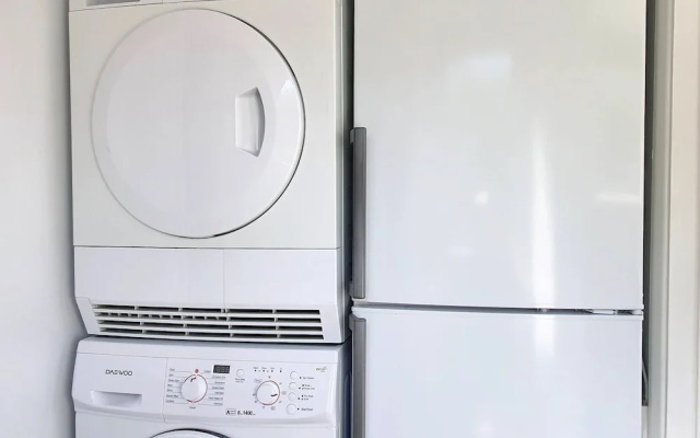 3-bed House With Superfast Wi-fi, DW Lettings 15vr