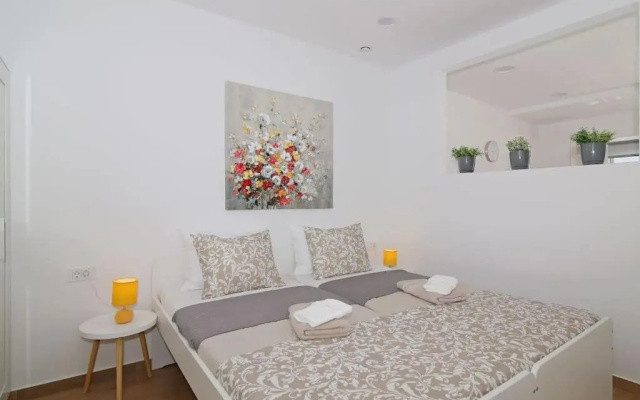 Studio Apartman Karlita