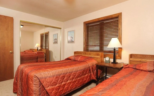 Blue Spruce House 7022