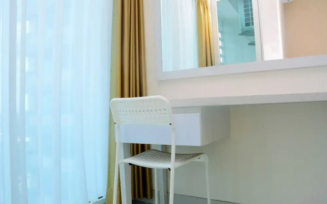 Comfy with Modern Style 1BR Grand Kamala Lagoon Apartment