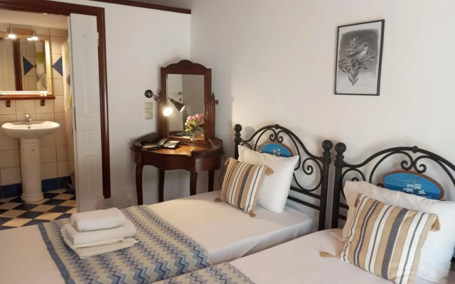 Paraliako Hotel