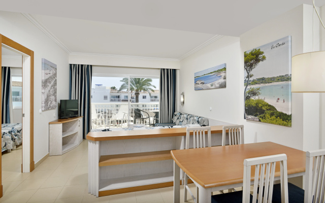 Isla de Cabrera Aparthotel & Hotel
