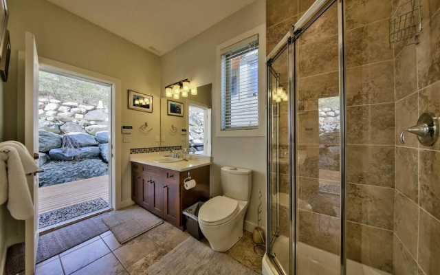 Peaks Retreat By Bear Country