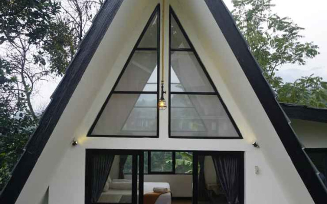 Triangle Marindu Ciater