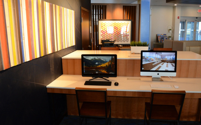 Holiday Inn Express & Suites Pittsburgh - Monroeville