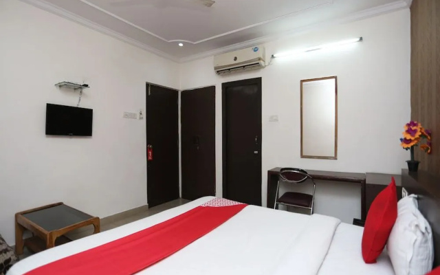Oyo 23428 Royal Regency