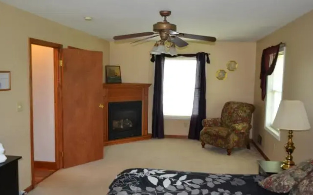 Lake View Paradise - Goodyear Lake