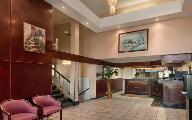 Canadiana Motor Inn