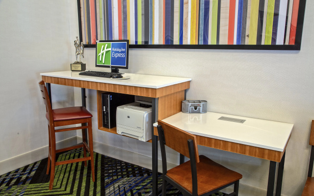 Holiday Inn Express Hotel & Suites Clarksville by IHG