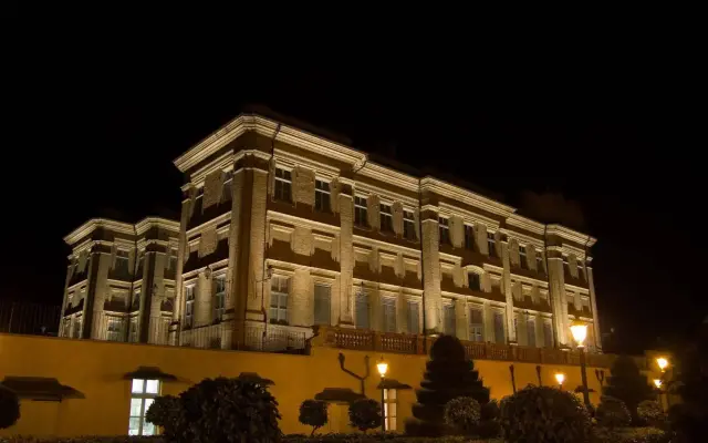 hotelImage